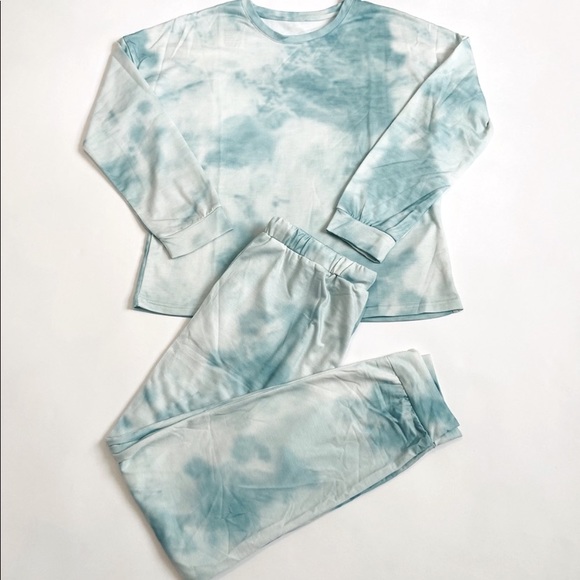 Tie Dye Jogger Lounge Set in Mint Green and White - Picture 6 of 10